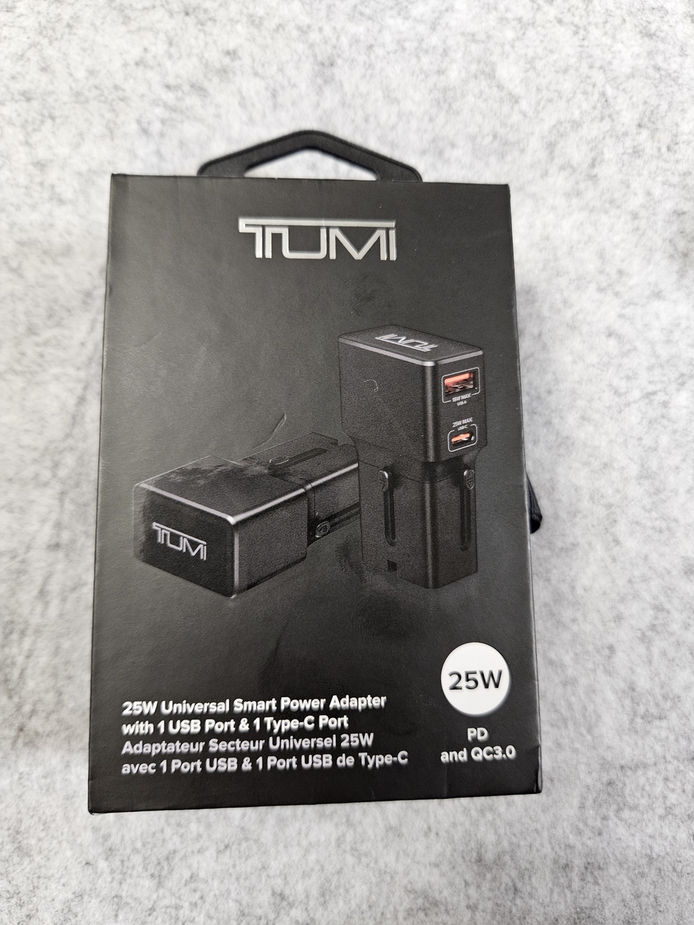 Tumi Black 25W Universal Smart Power Adapter